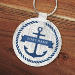 Llavero Teclas de nombre del barco de borde de la cuerda d<br><div class="desc">Cadena de llaves para las llaves de tu barco con un ancla náutica azul oscuro rodeada de un borde de cuerda sobre un fondo de marisco gris claro. Al otro lado del ancla hay una cinta azul con un campo de plantilla para el nombre del barco. Espalda azul oscuro.</div>