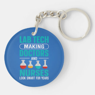 Llavero Técnico de laboratorio haciendo que médicos y enfe
