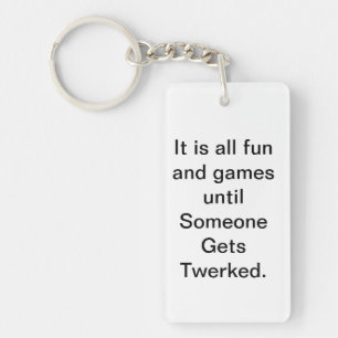 Llavero Todo es diversión y juegos hasta que alguien se tw