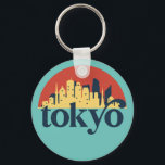 Llavero Tokyo Japan City Skyline Retro Cityscape Art<br><div class="desc">Diseño de ciudad de estilo vintage y retro con un hermoso paisaje, atracción turística y arte de paisajes urbanos. rascacielos Guay y artículos de ilustracion de silueta de construcción para turistas y viajeros. Perfecto como recuerdo para volver a casa cuando viaja por el mundo. Guarde la memoria de sus viajes...</div>