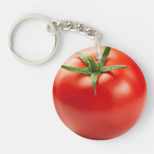 Llavero Tomate rojo fresco aislado en el fondo blanco