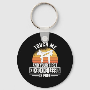 Llavero Tóqueme y su primera lección de kickboxing es grat