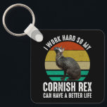 Llavero Trabajo Duro Para Que Mi Cornish Rex Tenga Mejor V<br><div class="desc">Trabajo duro para que mi Cornish Rex tenga una mejor vida. Este accesorio divertido y lindo para amantes de los gatos Cornish Rex es un gran regalo para hombres, mujeres, adolescentes y niños que aman a los gatos y gatitos Cornish Rex. ¿Tienes un gatito Cornish Rex? ¿Eres mamá o papá...</div>