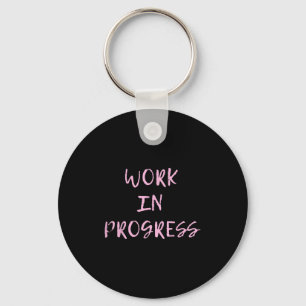 Llavero Trabajo En Progreso _ Soy Una Camiseta De Trabajo 