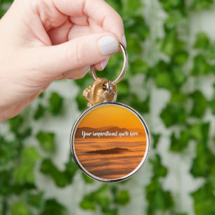 Llavero Tu texto personalizado amanecer sobre paisaje brum
