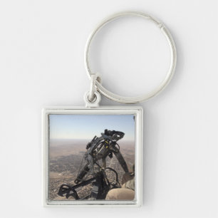 Llavero Un jefe de equipo busca actividad sospechosa