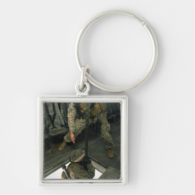 Llavero Un marine envía a un compañero al infierno. (Frente)