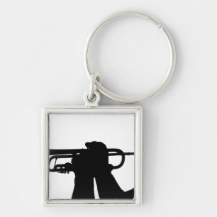 Llavero Un miembro del servicio juega un tono