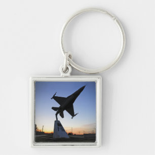 Llavero Un modelo de escala de un halcón que lucha del