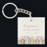 Llavero Un nuevo capítulo de libros: Ducha de novias<br><div class="desc">Comienza Un Nuevo Capítulo. Lleve un trozo de su historia de amor por todas partes con la cadena de claves Flor silvestre y Libros, un conservadillo pequeño pero significativo que combina el encanto literario con la elegancia atemporal. Con ilustraciones acuarelas pintadas a mano de libros apilados y delicados flores silvestres...</div>