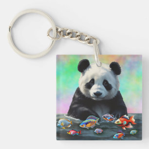 Llavero Un panda mira con curiosidad a los peces coloridos
