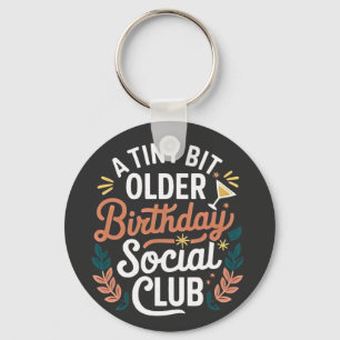 Llavero Un poco más viejo club social de cumpleaños