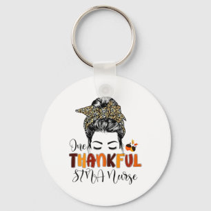 Llavero Una Enfermera De Pie De Gracias Messy Bun Leopard