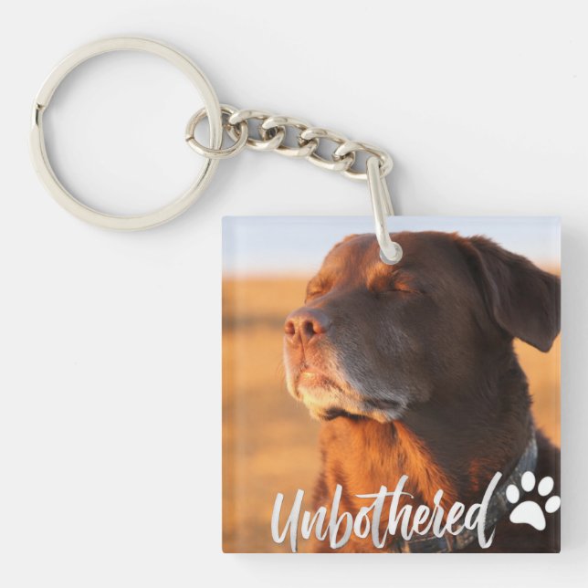 Llavero Unbothered Golden Hour Dog – Premium Minimalist  (Frente)