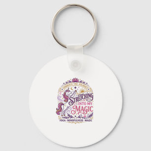 Llavero Unicornio estirándose en mi elegante fondo blanco
