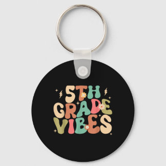 Llavero Vibraciones de 5º Grado Groovy Regreso a la Escuel