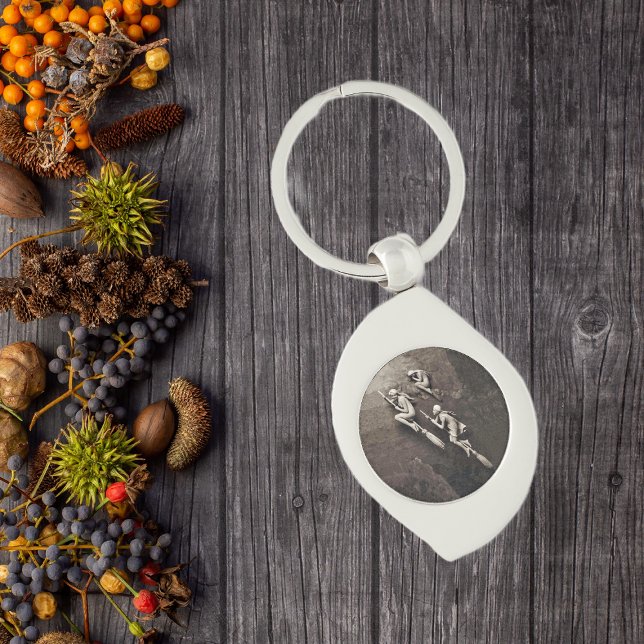 Llavero Vintage Three Halloween Witness Flying Brooms (Three pretty white witches flying on brooms on shades of brown silver keychain.)