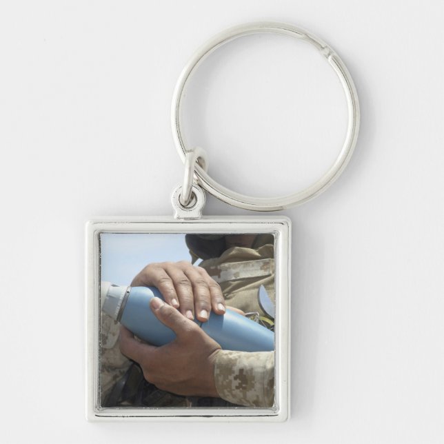 Llavero Vista de primer plano de un soldado acribillando u (Frente)