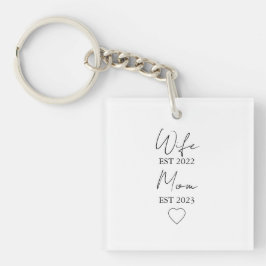 Llavero Wife & Mom Est. – Minimalist Valentine Gift