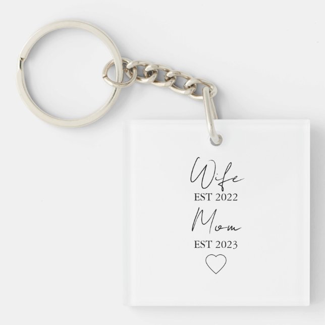 Llavero Wife & Mom Est. – Minimalist Valentine Gift (Frente)