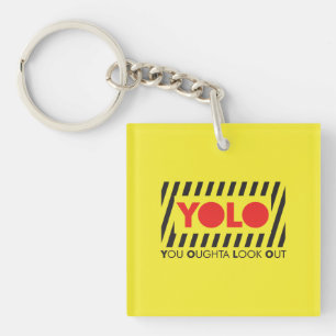 Llavero YOLO con precaución roja