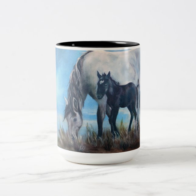 "Llevado en la taza de café del caballo salvaje (Centro)