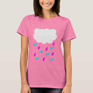 ¡Llueve a gatos y perros! Camiseta