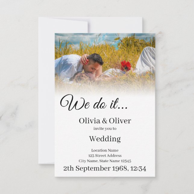 Lo hacemos - Pareja besándose en un prado (Anverso)