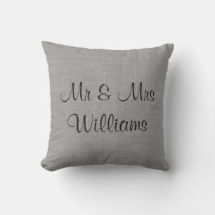 "Lo Hicimos" Gris Monogramada Almohada Al Aire Lib