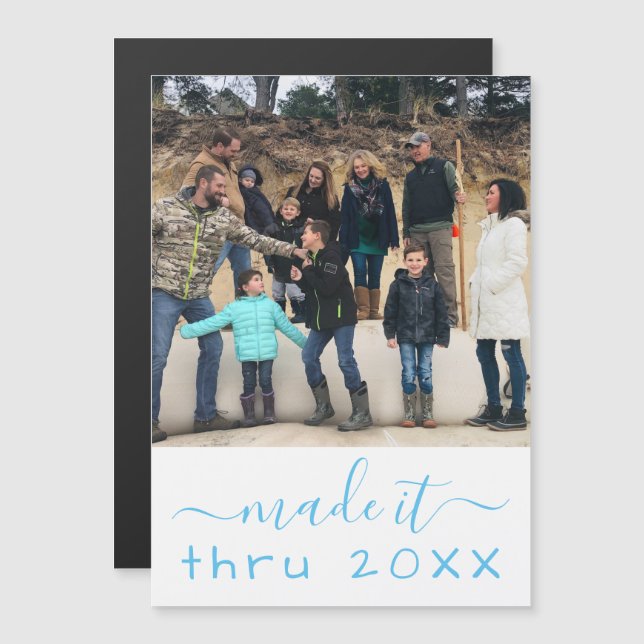 Lo hizo a través de la tarjeta magnética de fotos  (Anverso/Reverso)