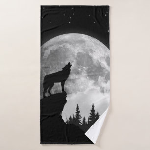 Lobo blanco y negro aullando en la luna