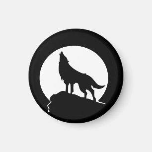 Lobo que grita con un imán redondo de la Luna