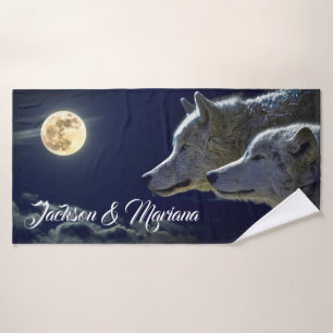 Lobos grises debajo de una Luna Llena