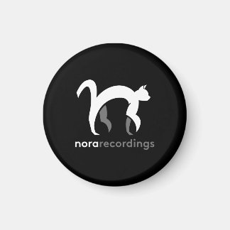 logotipo de nora recordings cuadrado negro imán
