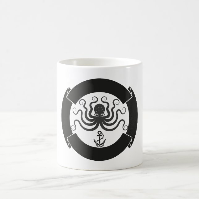 Logotipo del pirata taza blanca clásica de 11 (Centro)