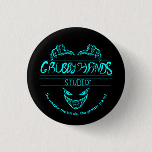 Logotipo Grubby Hands Studio + clavija botón Motto