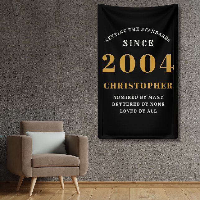 Lona 21er cumpleaños nacido 2004 Añadir nombre oro negr (21st birthday banner in black and gold with personalized name and year.)