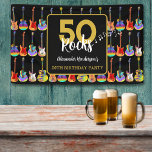 Lona 50 Rocks 50th Birthday Party Añadir nombre<br><div class="desc">Establezca la atmósfera para la perfecta fiesta de 50 años de 50 rocas con este elegante y funky banner de 50 fiestas con tema de guitarra con moderna tipografía de oro para personalizar con el hombre de cumpleaños o el nombre de la mujer en un fondo negro. Ideal para un...</div>