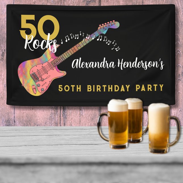 Lona 50 Rocks fiesta de cumpleaños guitarra rosa negro  (50 Rocks cool pink guitar gold and black custom 50th birthday party banner)