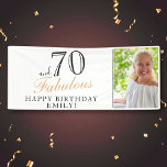 Lona 70 y Fabulous Elegant 70th Birthday Photo<br><div class="desc">70 y Fabulous Elegant 70th Birthday Photo Banner. Gran señal para la fiesta de cumpleaños 70 con una foto personalizado, inspiradora y graciosa cita 70 y fabulosa. Personaliza el cartel con tu foto, tu nombre y la edad, y haz tu propio banner de fiesta de cumpleaños. Es genial para la...</div>