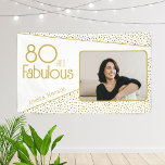 Lona 80 y Fabulous Gold Purpurina Photo 80th Birthday<br><div class="desc">80 y Fabulous Gold Purpurina Photo 80th Birthday Party Banner. Moderno telón de fondo de cumpleaños con tipografía de moda y falsos puntos purpurinas de oro. El diseño tiene una foto y un nombre personalizado. Haz un banner personalizado para su fiesta de cumpleaños número 80.</div>