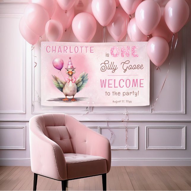 Lona Bandera de Cumpleaños de Niña Rosa para el Primer  (Silly goose birthday banner with pink watercolor design for a sweet party backdrop)