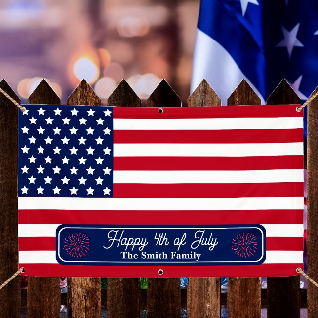Lona Bandera Patriótica de EEUU Feliz 4 de julio, nombr (Red, White and Blue Patriotic U.S. Flag "Happy 4th of July" Family Name 3' x 5' Outdoor Banner )