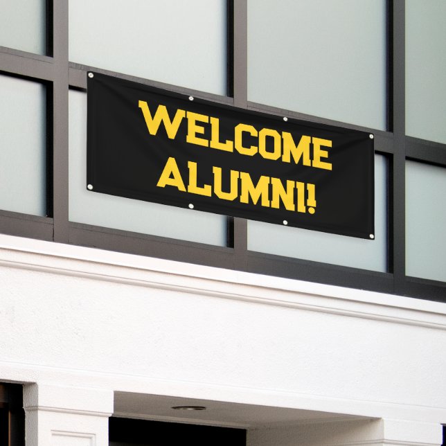 Lona Banner de bienvenida para estudiantes de segundo a (Edificio exterior)