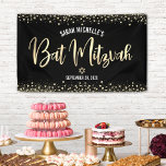 Lona Bat Mitzvah Moderno Script Dorado con Purpurina Fo<br><div class="desc">¡Siéntete orgulloso, regocíjate y muestra este hito de tu Bat Mitzvah favorita! Cuelga este estandarte personalizado, moderno y elegante para agregar a su día especial. La caligrafía brillante de falso foil dorado y los puntos de purpurina de confeti se superponen a un fondo negro sofisticado y dramático. Personaliza el texto...</div>