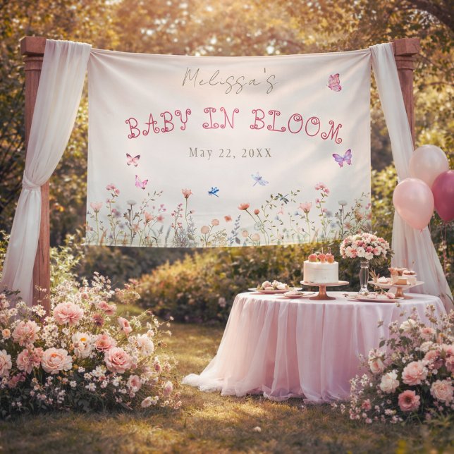 Lona Bebé en Flor Fondo de Flores Silvestres (Elegant ivory baby in bloom backdrop with soft florals and dreamy garden setup)