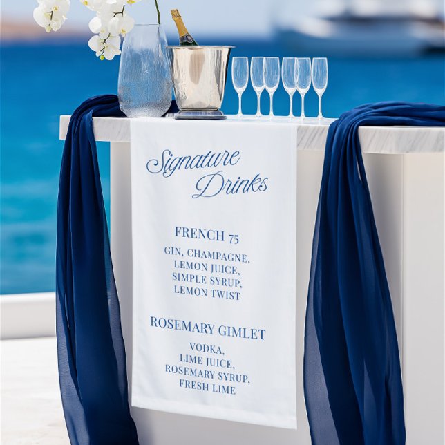 Lona Bebidas clásicas de firma para bodas con letra azu (Classic Blue Script Wedding Signature Drinks Banner)