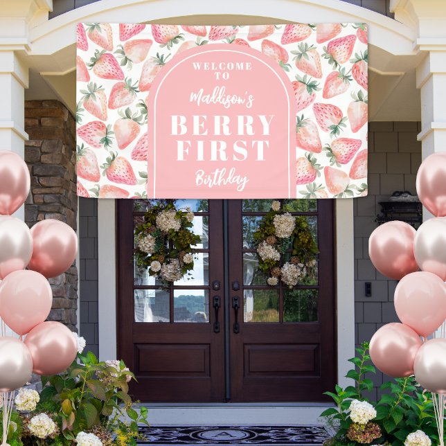 Lona Bienvenida Fiesta de primer cumpleaños Strawberry  (Strawberry Berry First 1st Birthday Party Welcome Banner)