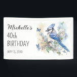 Lona Blue Jay Bird Floral Springtime 40th Birthday Name<br><div class="desc">Cartel de la fiesta de cumpleaños de las mujeres personalizados con la pintura de un bello Jay azul sentado entre flores en las ramas de un árbol. Personalizado con el nombre y la edad del invitado de honor. Contáctame para obtener ayuda con tus personalizaciones o para solicitar productos adicionales de...</div>