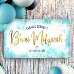 Lona B'nai Mitzvah Turquoise Watercolor Dorado<br><div class="desc">¡Estén orgullosos, regocijaos y exhiban este hito de su favorito B’nai Mitzvahs! Coloca este impresionante banner moderno, elegante y personalizado para añadir a su día especial. Sorprendentemente, el guión de la caligrafía de Relieve metalizado falso dorado y la estrella de David, junto con pequeños puntos de confeti azules y tipografía...</div>